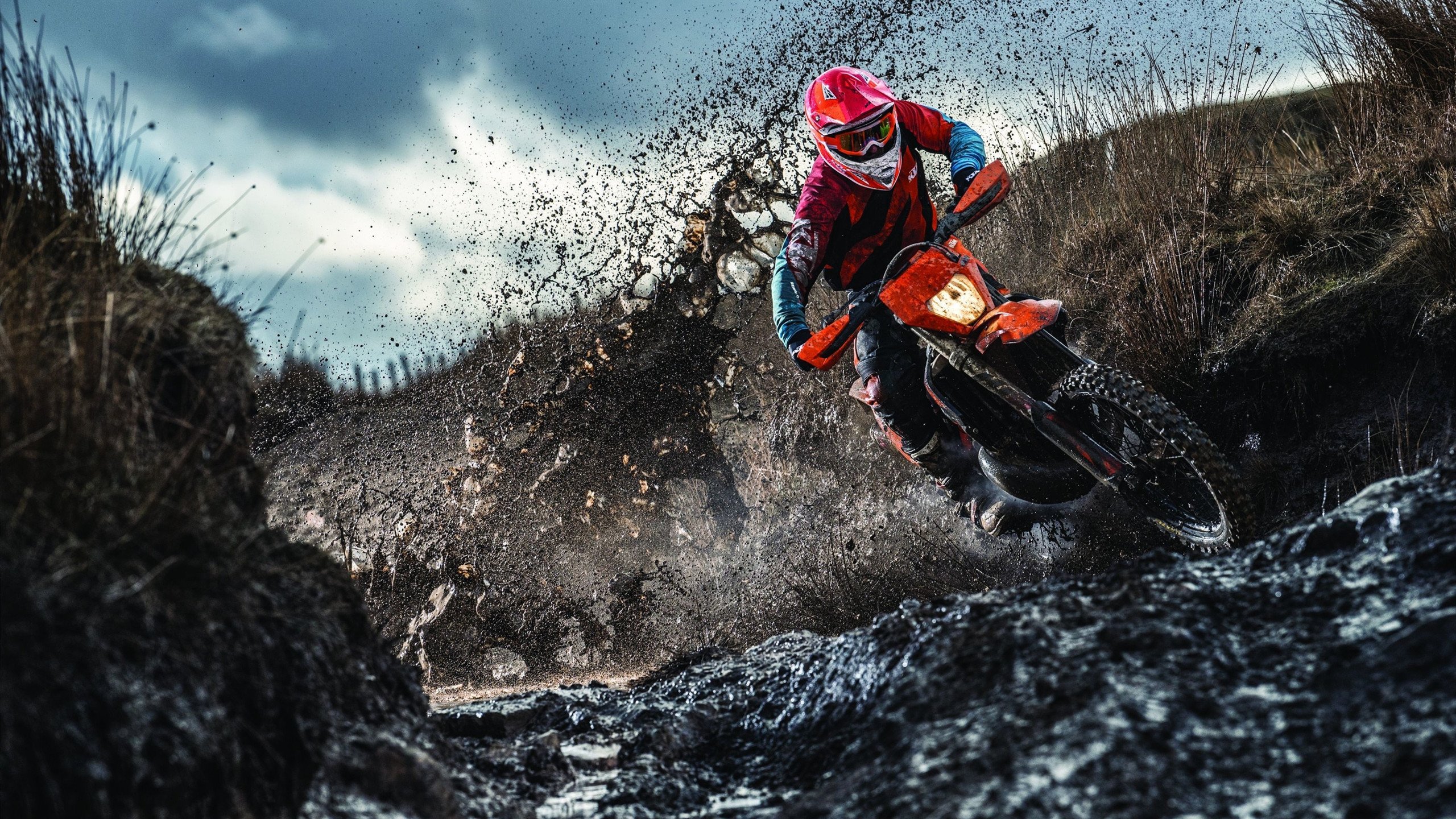 逆境中崛起的“铁血战士”之战!,铁血战士战斗视频